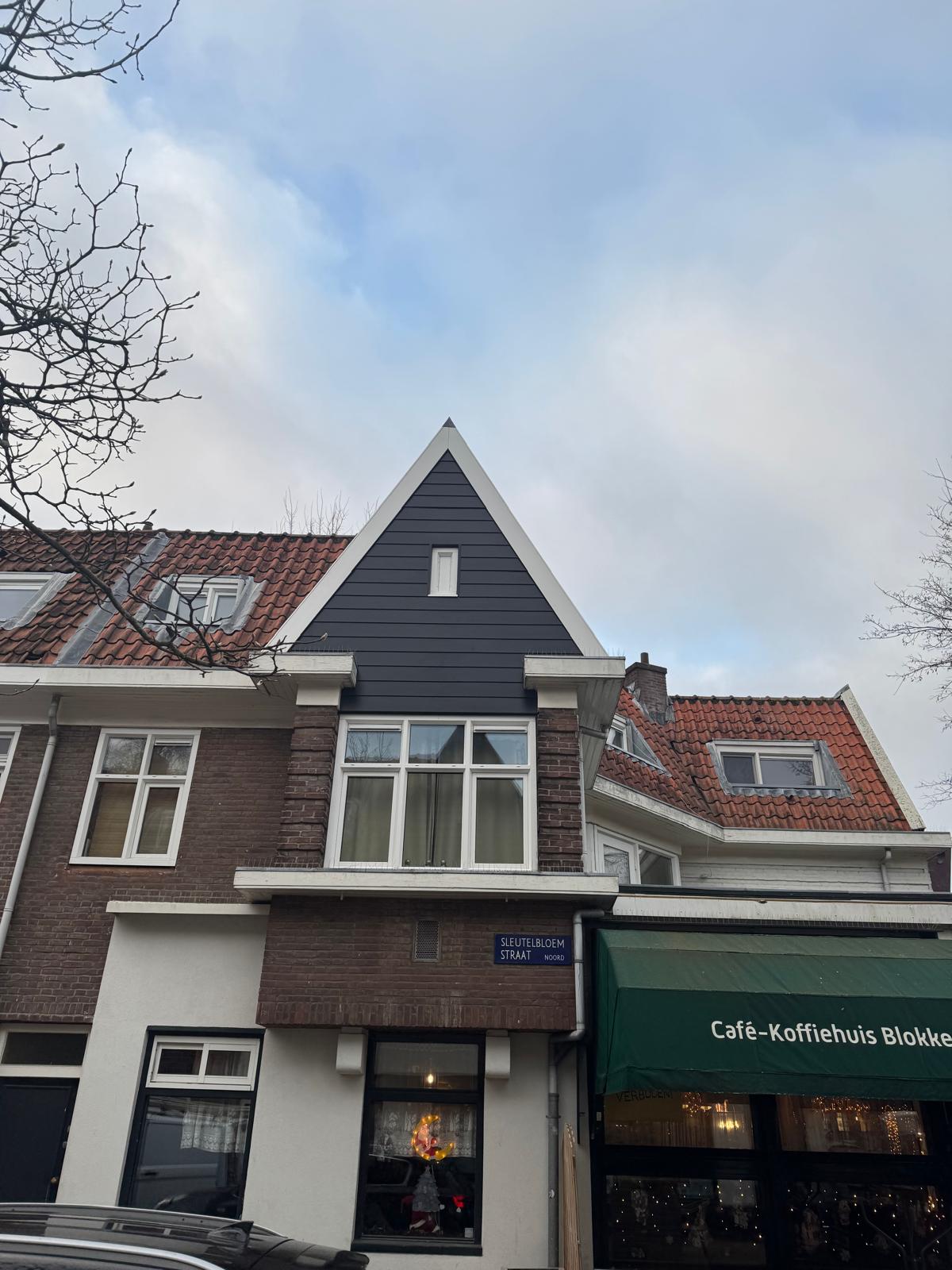 Resultaat van gevelrenovatie en nieuwe kunststof kozijnen in Amsterdam