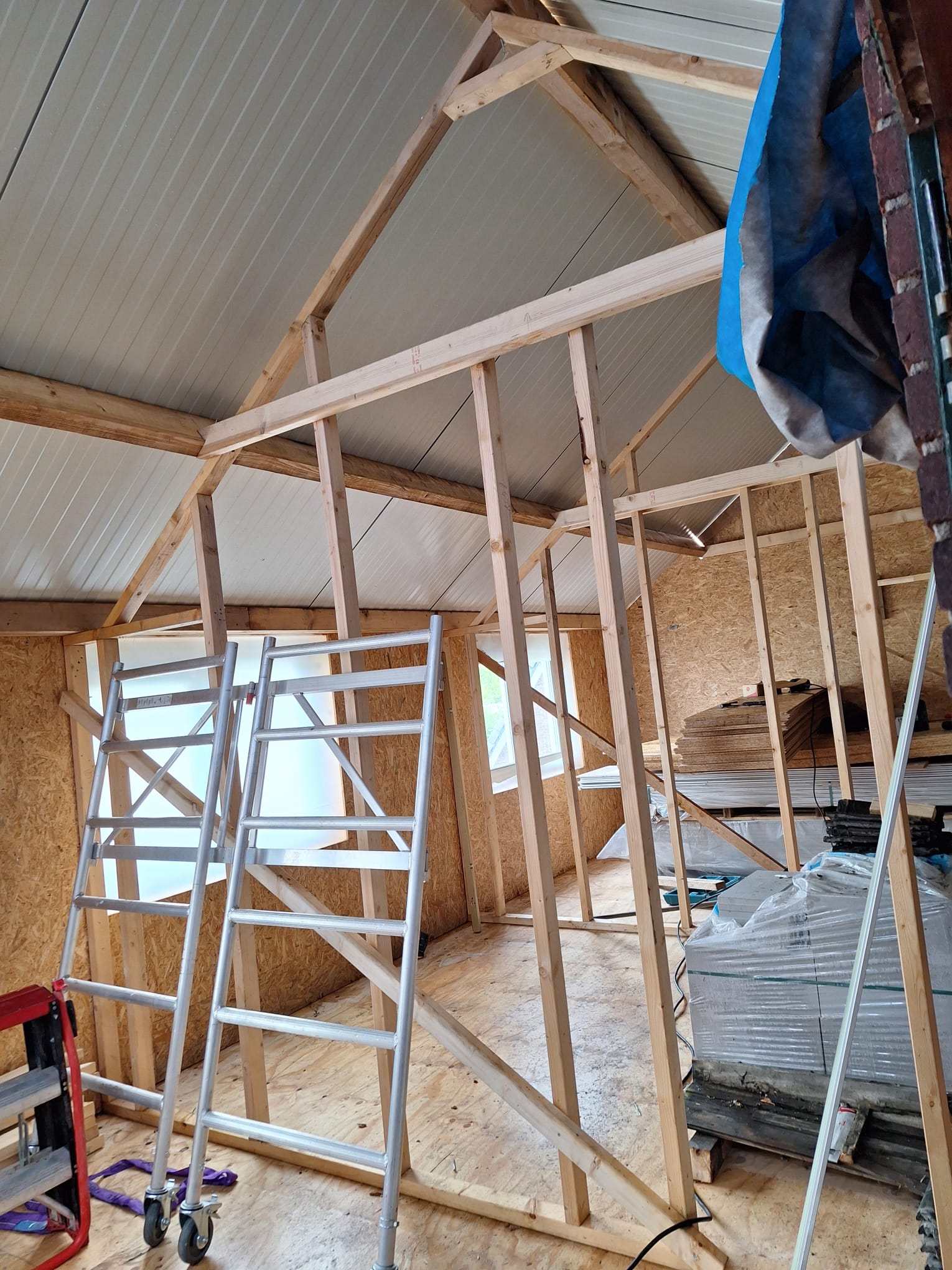 Houten constructie van de nieuwe opbouw
